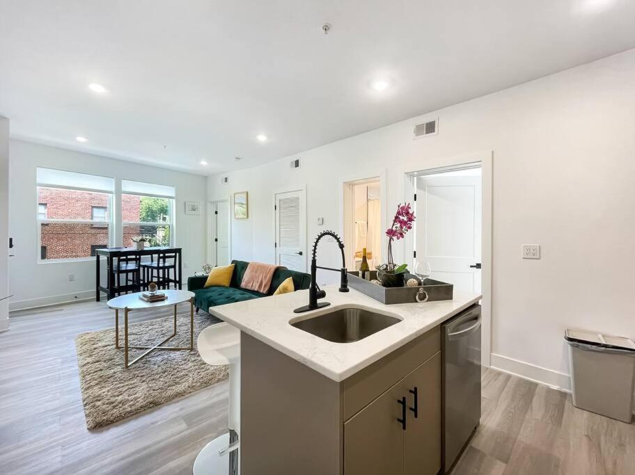 Central Dc Apt , City Skyline View , Close To All Washington Exterior photo